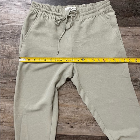H&M  Women’s Relaxed Jogger Pants Sz 6 Light Olive Green - Picture 8 of 8